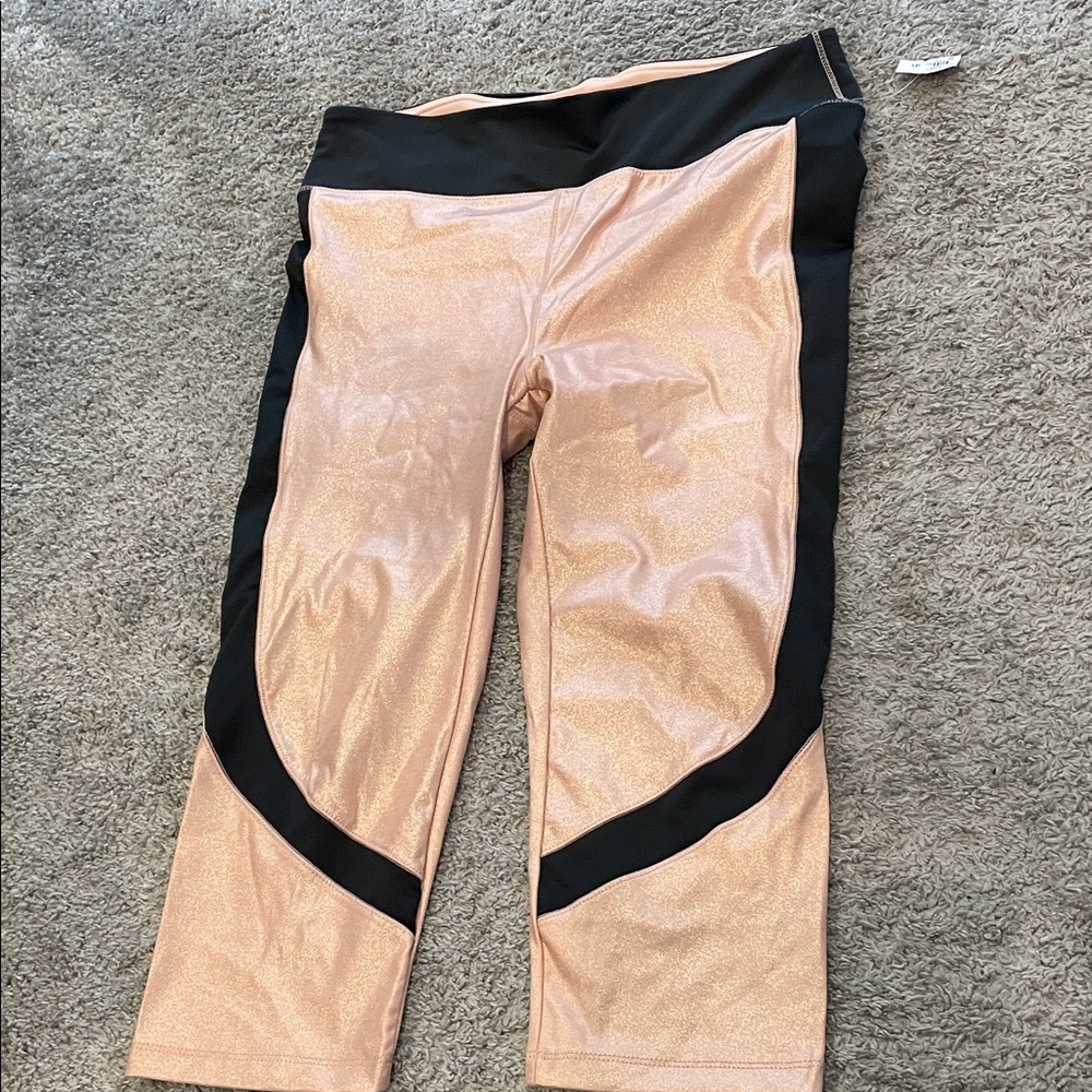 Stylish women’s nwt Peach and Black Colorblock Legging med